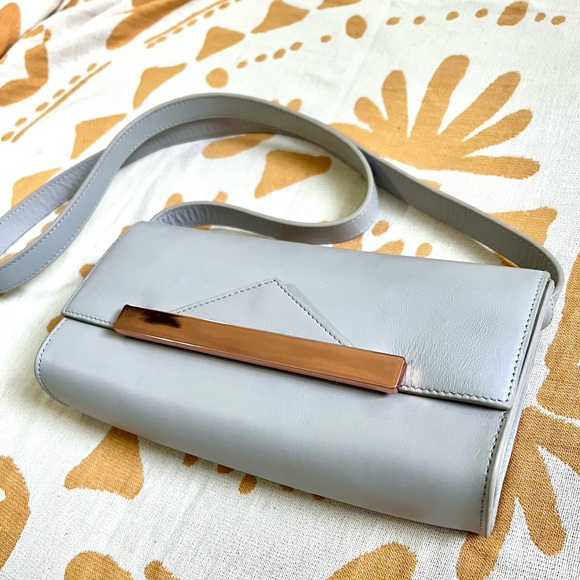Urban Outfitters Handbags - Bing Bang x Urban Outfitters crossbody purse
